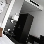 Leonardo Center 4*