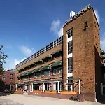 Leonardo Center 4* Breda