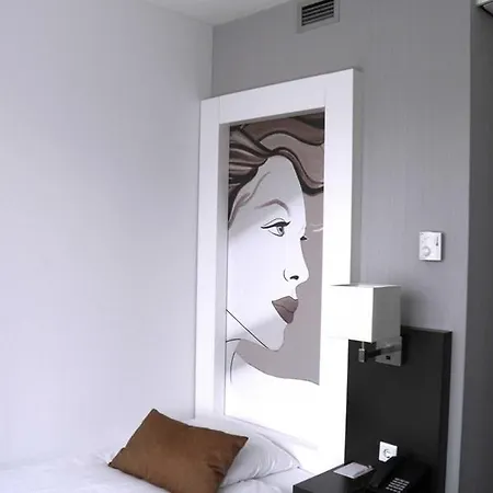 Leonardo Center 4*
