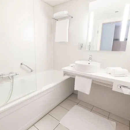 Leonardo Center Ξενοδοχείο 4*
