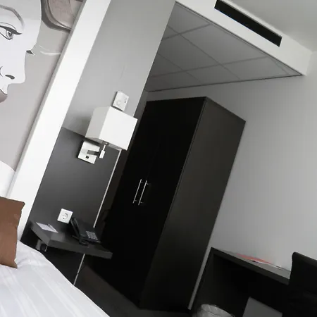 Leonardo Center 4*