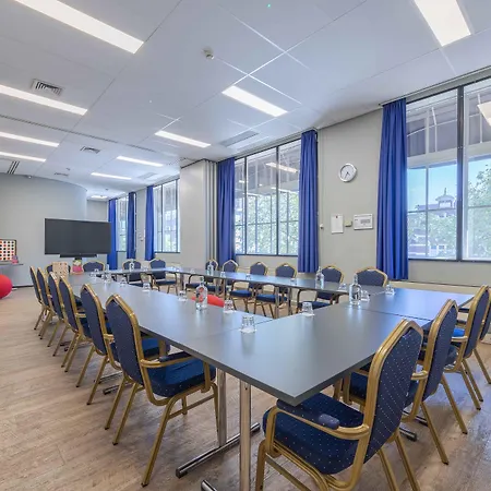 Leonardo Center 4* ברדה