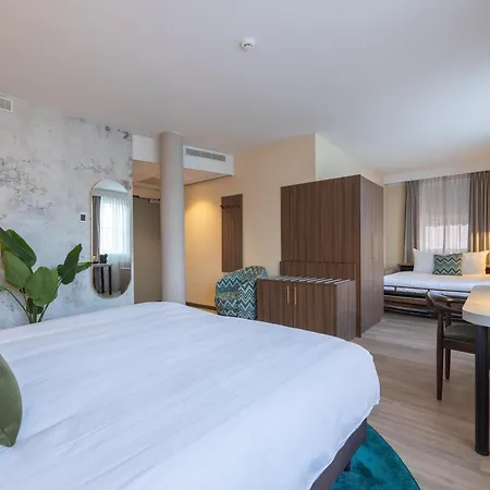Leonardo Center 4* Breda