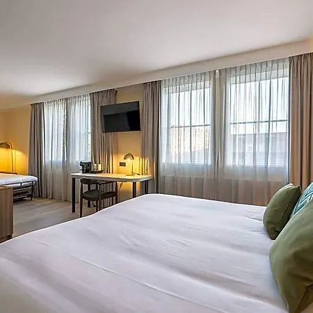 Leonardo Center 4*