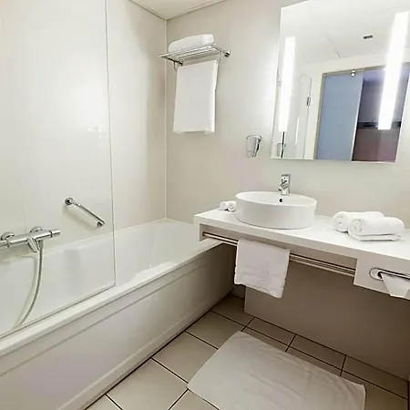 Leonardo Center 4*