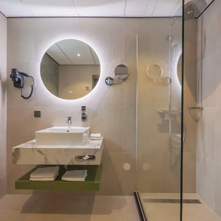 Leonardo Center 4* Breda