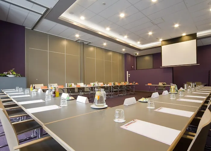 Otel Leonardo Center 4*